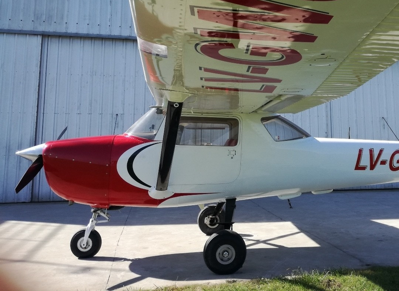 Nuestro Cessna 150 en plataforma.